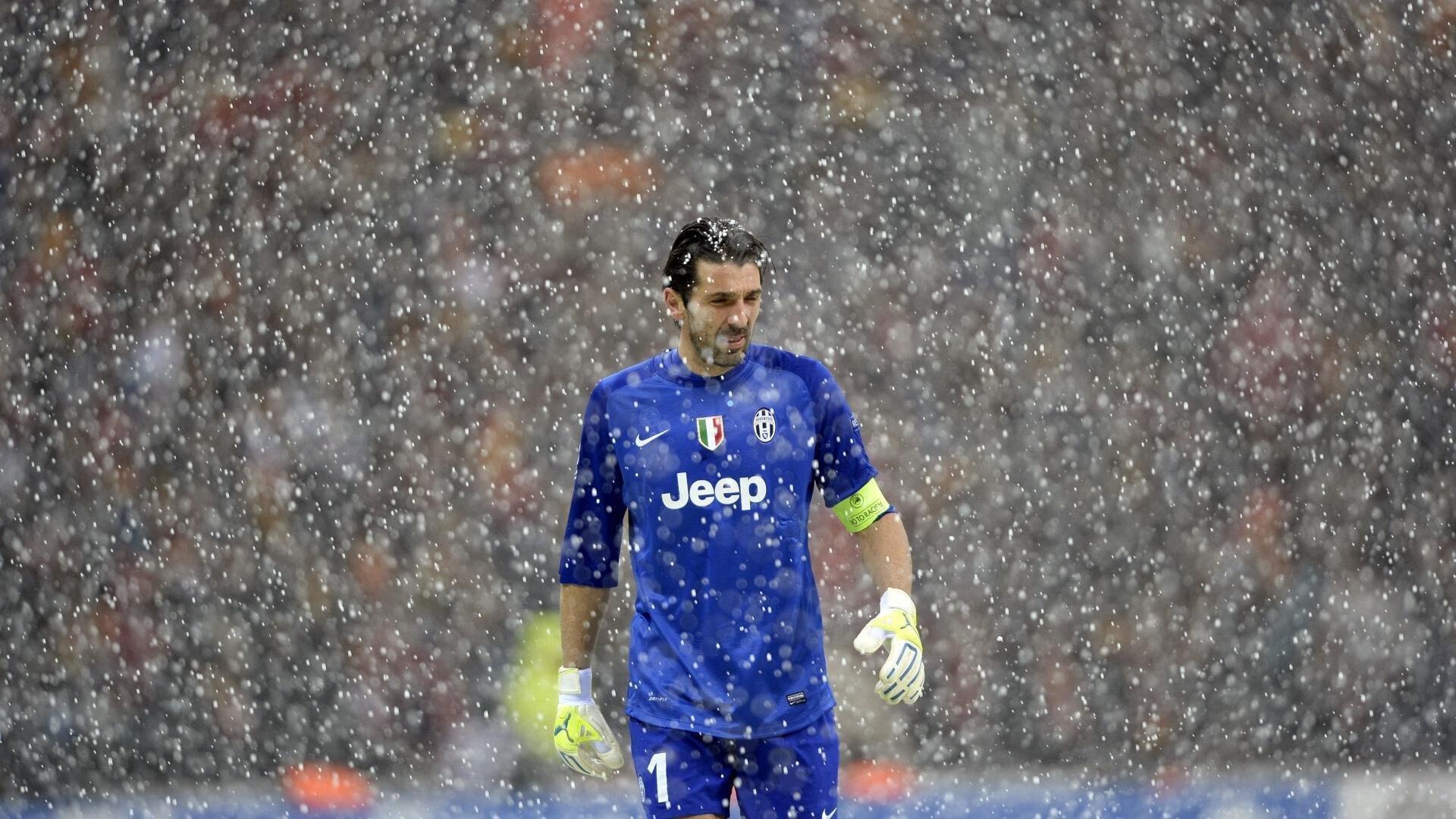 周四意甲巅峰对决，科莫主场不败金身迎战AC米兰客场神话，39年魔咒与残阵博弈引爆悬念